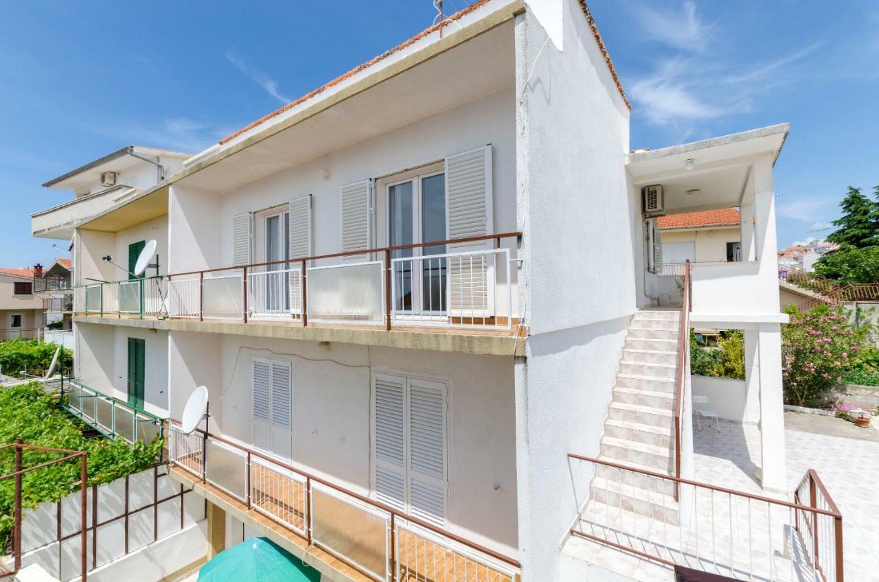 Apartments Visnja Примоштен Экстерьер фото